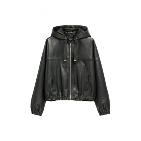 Czarna skórzana kurtka damska z kapturem KURDS-0412-99(W26)